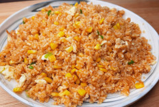 Kreasi Nasi Goreng Telur Ceplok Sambal Matah, Cuma Pakai Bumbu Sederhana Aja Tapi Rasanya Juara Bak Resto Terkenal! 